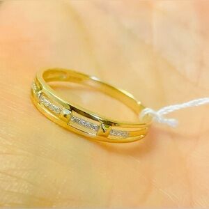 14 K Gold and Diamonds Women's Ring. 💍 size 8